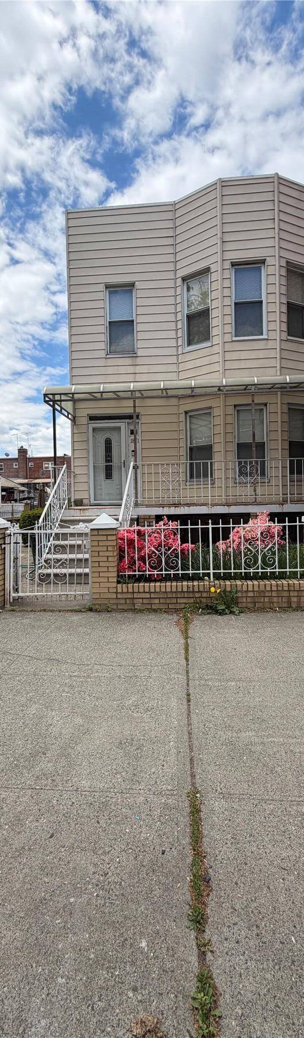 Casa de 5 Dormitorios en Venta en Bronx - Nueva York - EE. UU.
