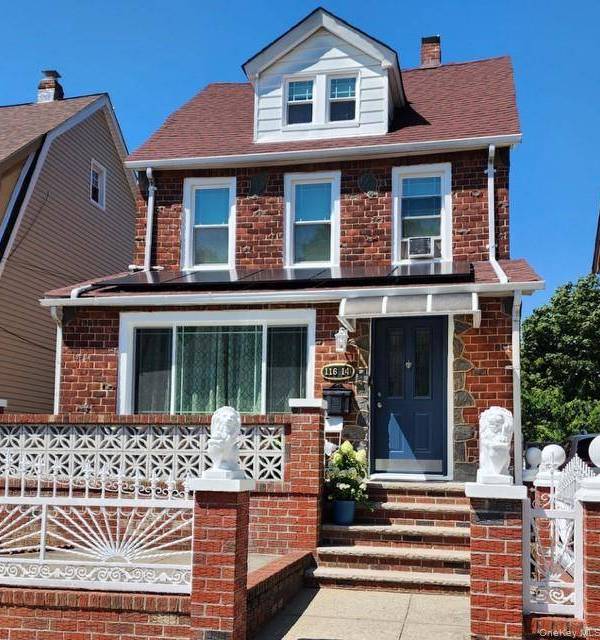 Casa de 5 Dormitorios en Venta en Cambria Heights - Nueva York - EE. UU.