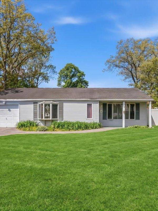 Casa de 5 Dormitorios en Venta en Central Islip - Nueva York - EE. UU.