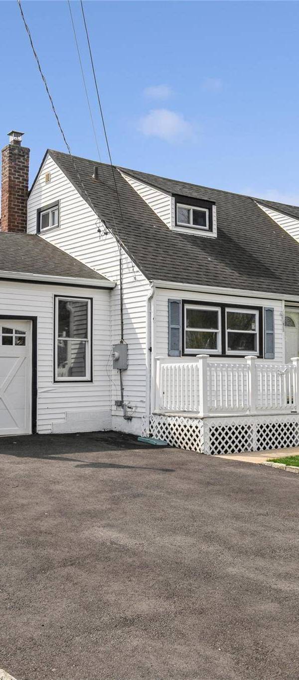 Casa de 5 Dormitorios en Venta en Central Islip - Nueva York - EE. UU.