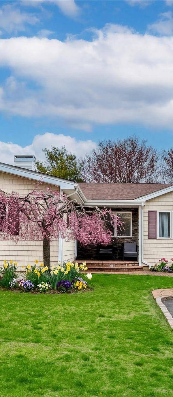 Casa de 5 Dormitorios en Venta en Coram - Nueva York - EE. UU.