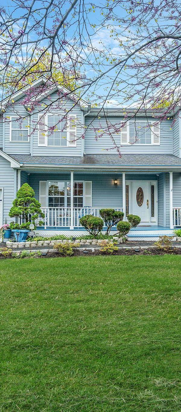 Casa de 5 Dormitorios en Venta en Coram - Nueva York - EE. UU.
