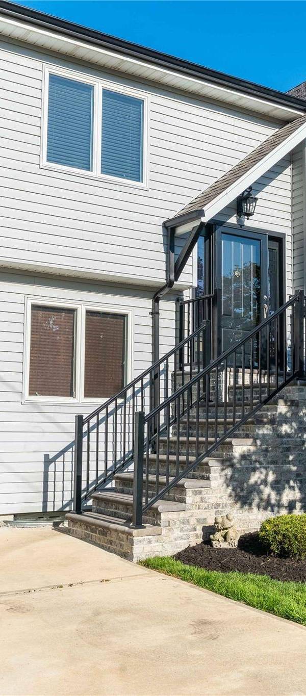 Casa de 5 Dormitorios en Venta en East Meadow - Nueva York - EE. UU.