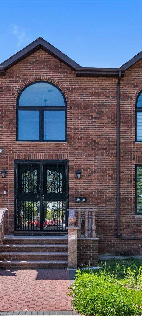 Casa com 5 Quartos à Venda em Fresh Meadows - Nova Iorque - EUA