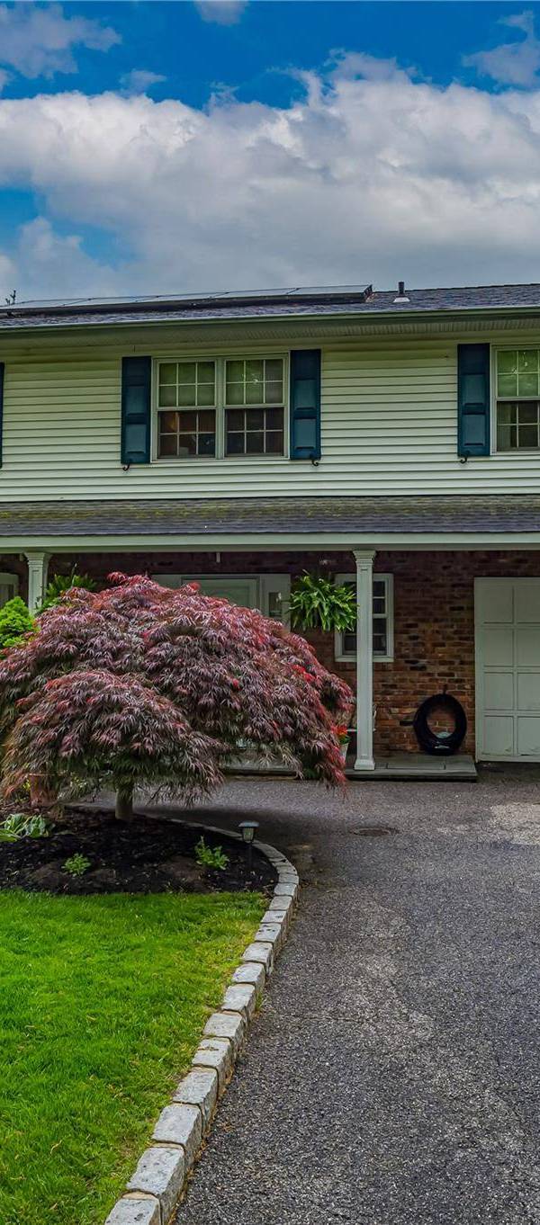 Casa de 5 Dormitorios en Venta en Greenlawn - Nueva York - EE. UU.