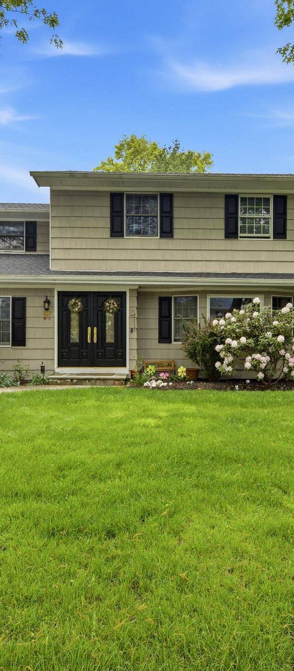 Casa de 5 Dormitorios en Venta en Greenlawn - Nueva York - EE. UU.