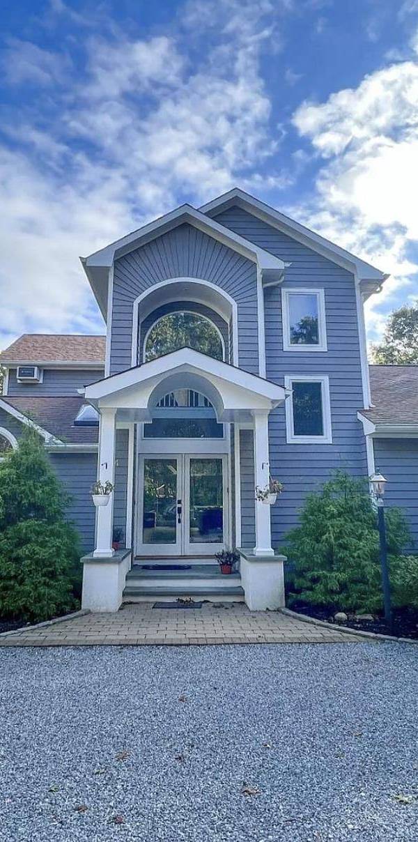 Casa de 5 Dormitorios en Venta en Hampton Bays - Nueva York - EE. UU.