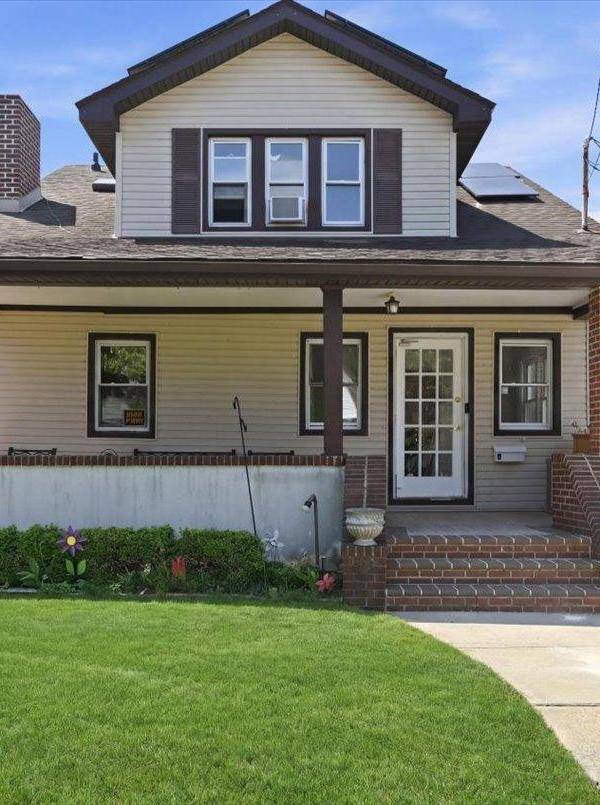 Casa de 5 Dormitorios en Venta en Hempstead - Nueva York - EE. UU.