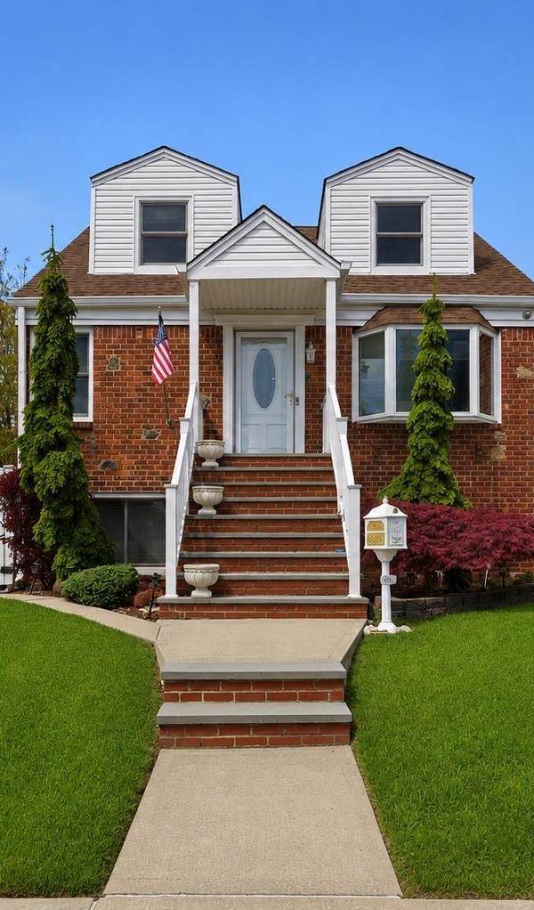 Casa com 5 Quartos à Venda em Howard Beach - Nova Iorque - EUA