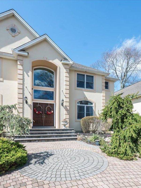 Casa de 5 Dormitorios en Venta en Huntington - Nueva York - EE. UU.
