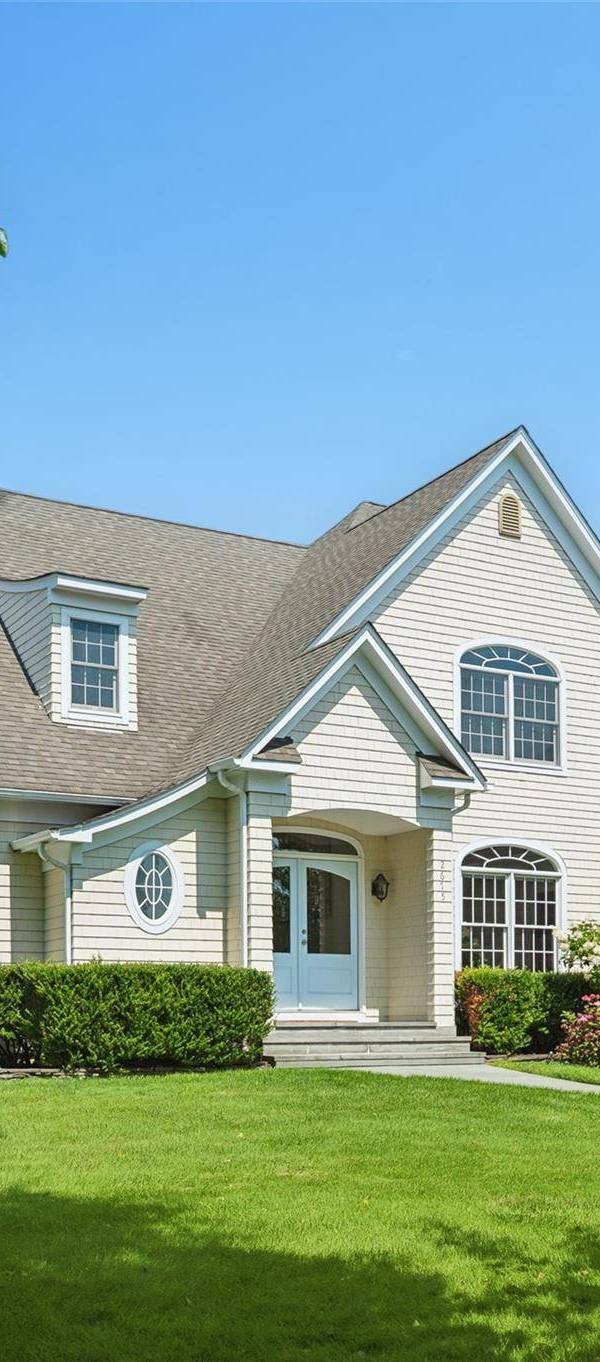Casa de 5 Dormitorios en Venta en Laurel - Nueva York - EE. UU.