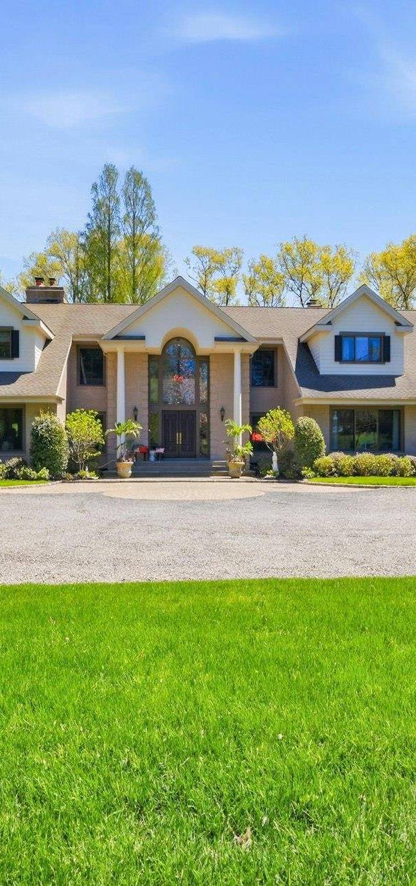 5 Bedroom Home for Sale in Lloyd Harbor - New York - USA