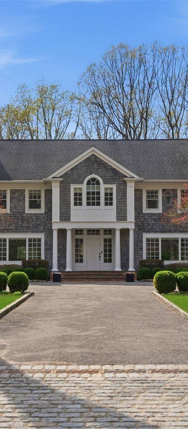 5 Bedroom Home for Sale in Lloyd Harbor - New York - USA