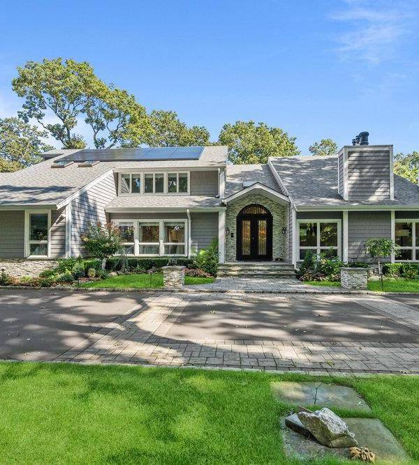 5 Bedroom Home for Sale in Lloyd Harbor - New York - USA