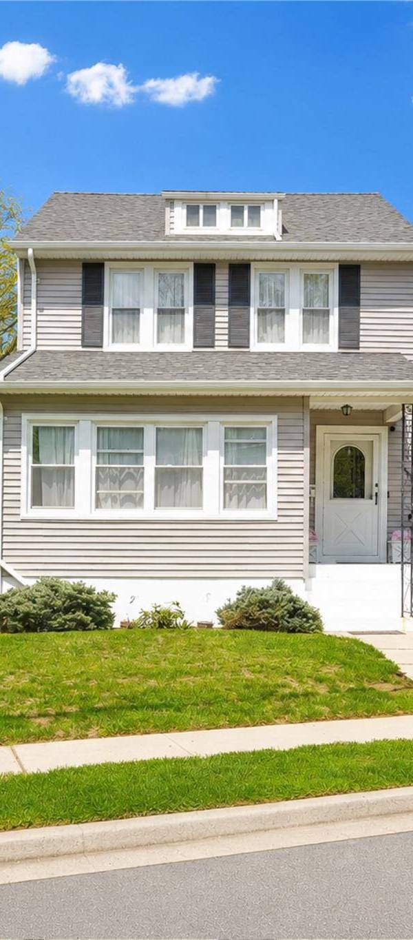 Casa de 5 Dormitorios en Venta en Lynbrook - Nueva York - EE. UU.