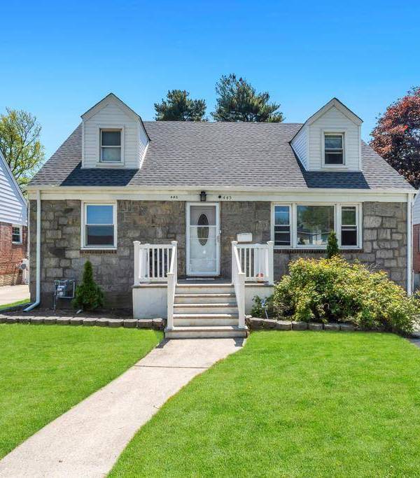 Casa de 5 Dormitorios en Venta en Lynbrook - Nueva York - EE. UU.
