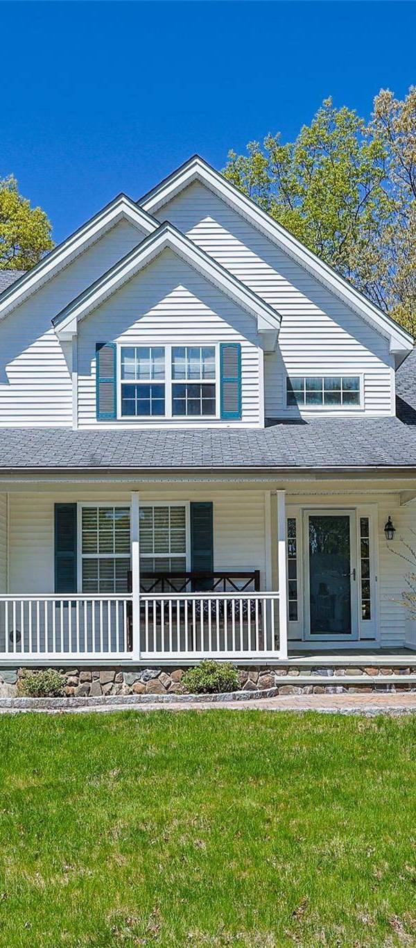 5 Bedroom Home for Sale in Middle Island - New York - USA