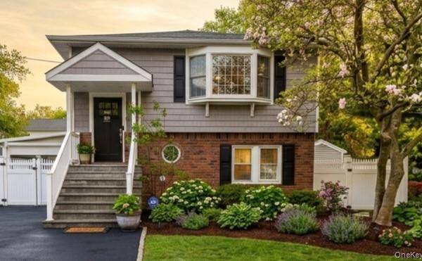 Casa de 5 Dormitorios en Venta en Nesconset - Nueva York - EE. UU.