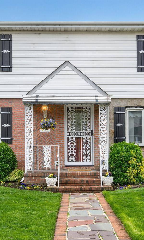 5 Bedroom Home for Sale in New Hyde Park - New York - USA