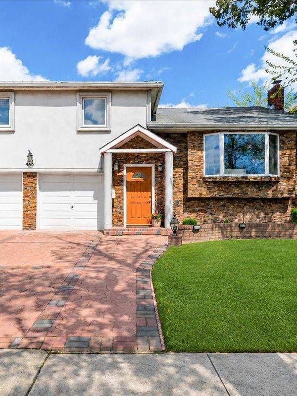 Casa de 5 Dormitorios en Venta en North Woodmere - Nueva York - EE. UU.