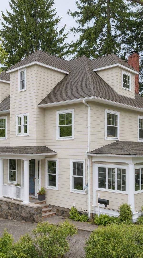 Casa de 5 Dormitorios en Venta en Pelham - Nueva York - EE. UU.