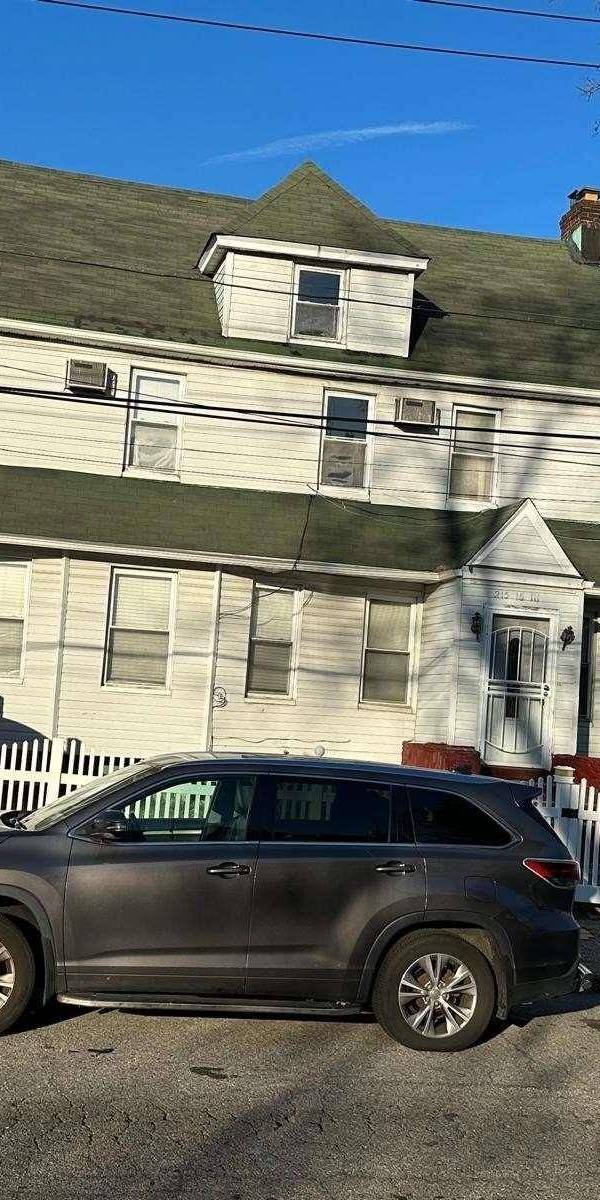 Casa com 5 Quartos à Venda em Queens Village - Nova Iorque - EUA