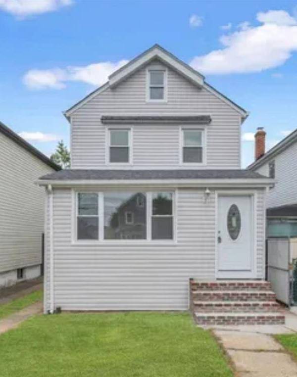 Casa com 5 Quartos à Venda em Queens Village - Nova Iorque - EUA