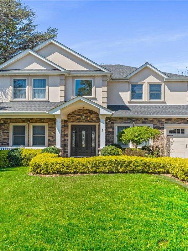 Casa de 5 Dormitorios en Venta en Roslyn Heights - Nueva York - EE. UU.