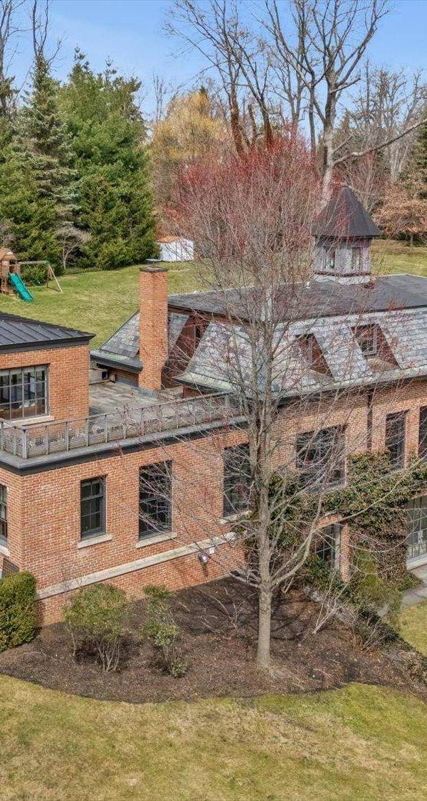 5 Bedroom Home for Sale in Sands Point - New York - USA