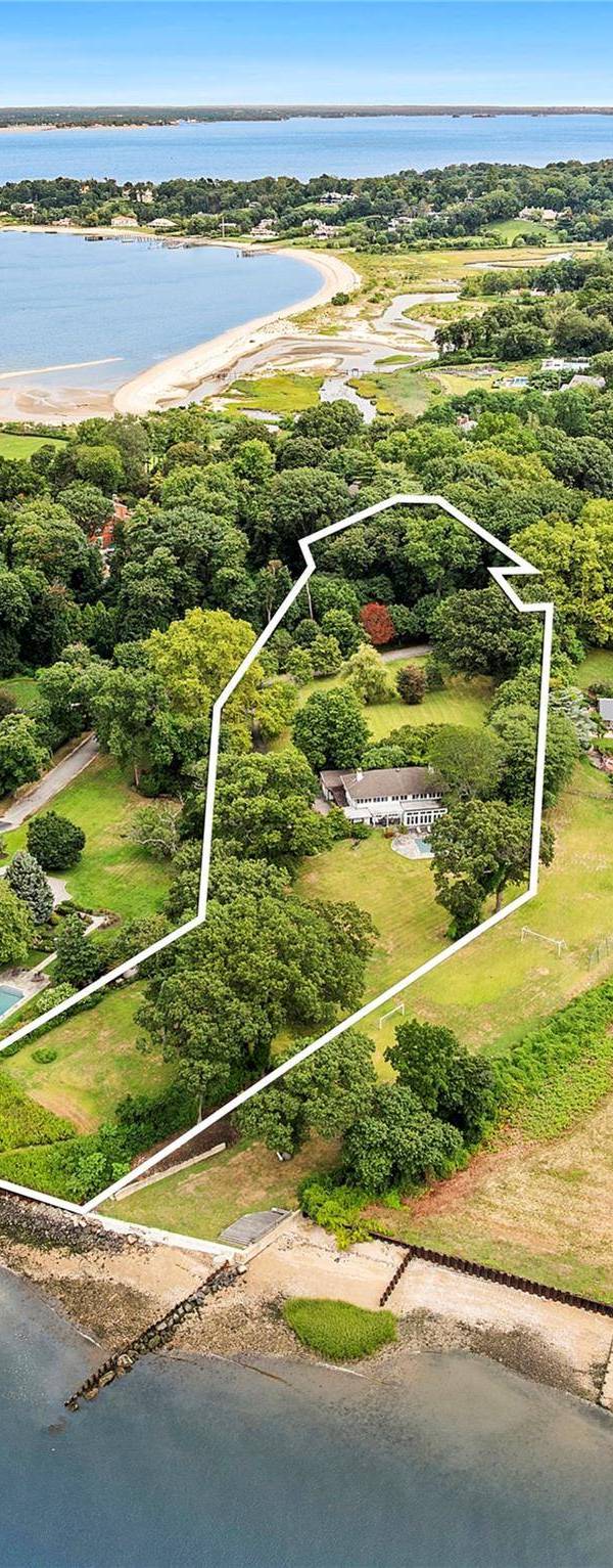 5 Bedroom Home for Sale in Sands Point - New York - USA