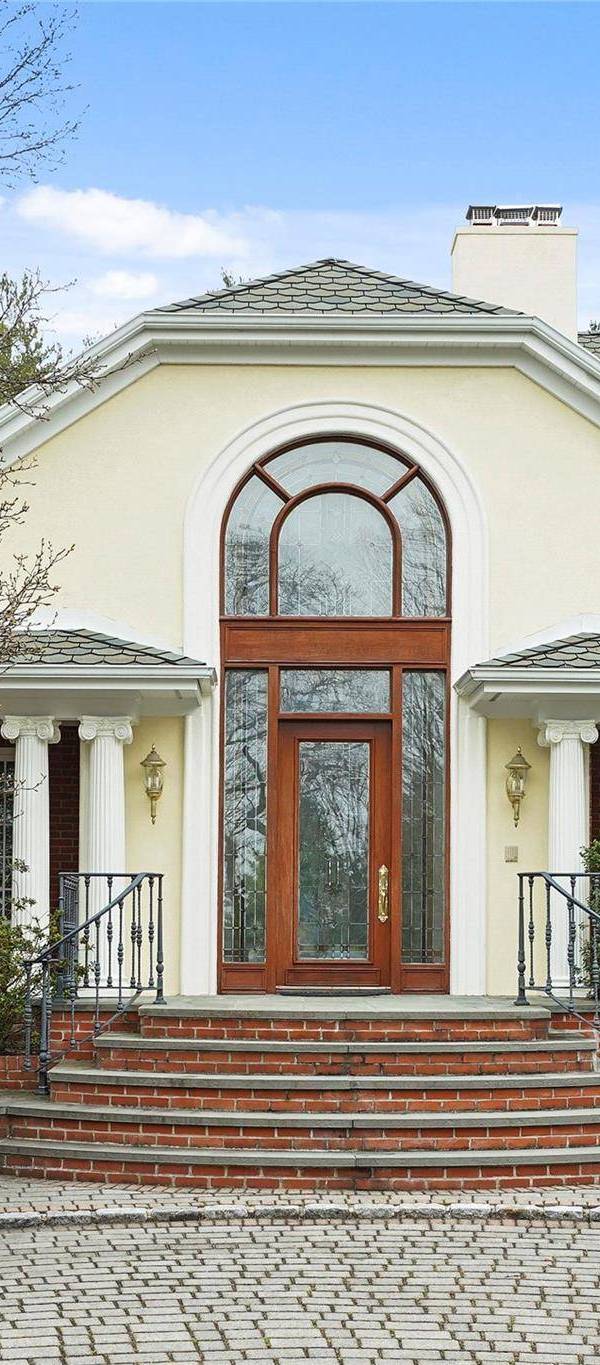 5 Bedroom Home for Sale in Sands Point - New York - USA