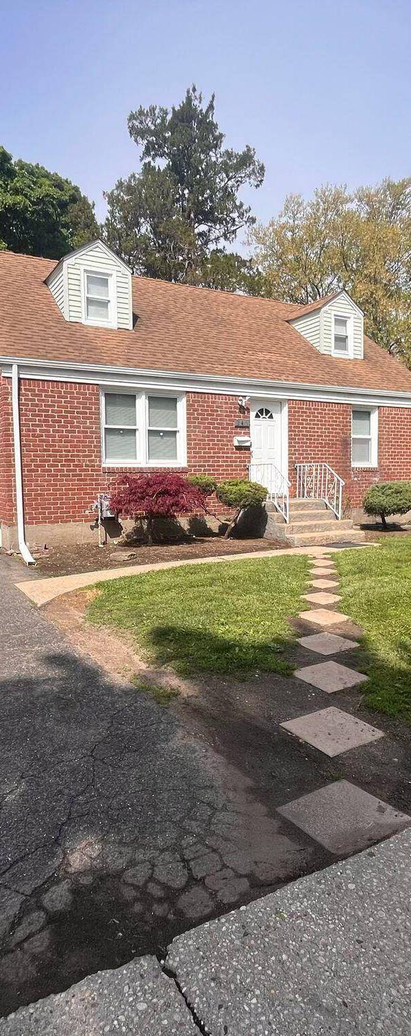 5 Bedroom Home for Sale in Uniondale - New York - USA