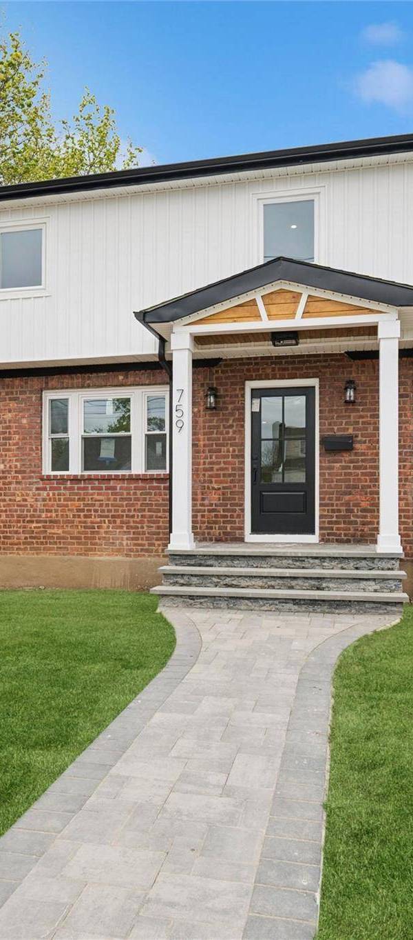 5 Bedroom Home for Sale in Uniondale - New York - USA