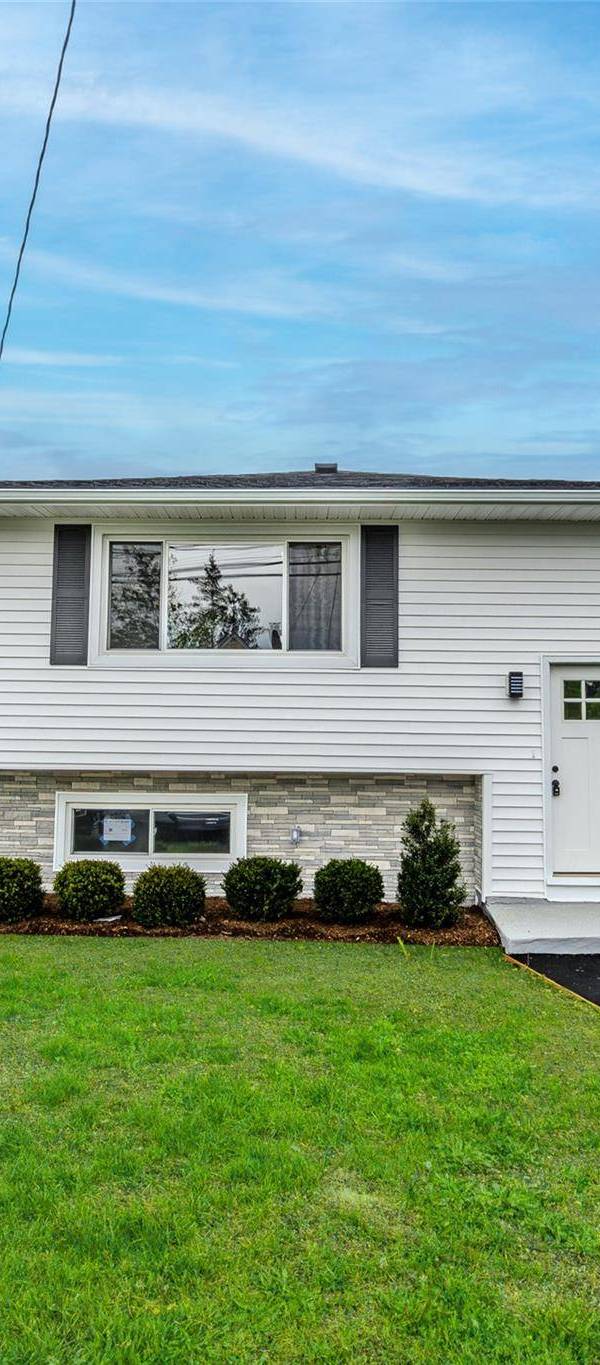 5 Bedroom Home for Sale in Westbury - New York - USA