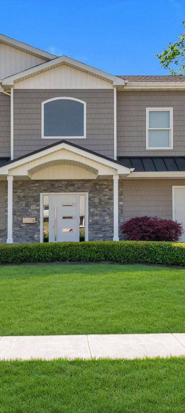 5 Bedroom Home for Sale in Westbury - New York - USA