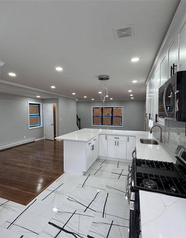 Casa de 5 Dormitorios en Venta en Whitestone - Nueva York - EE. UU.