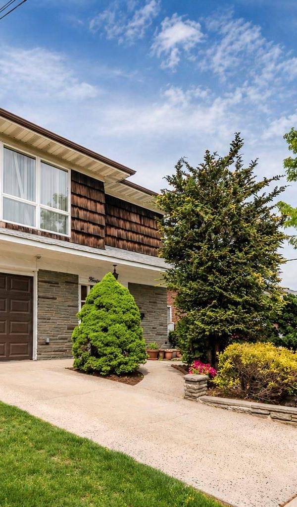 Casa de 5 Dormitorios en Venta en Whitestone - Nueva York - EE. UU.
