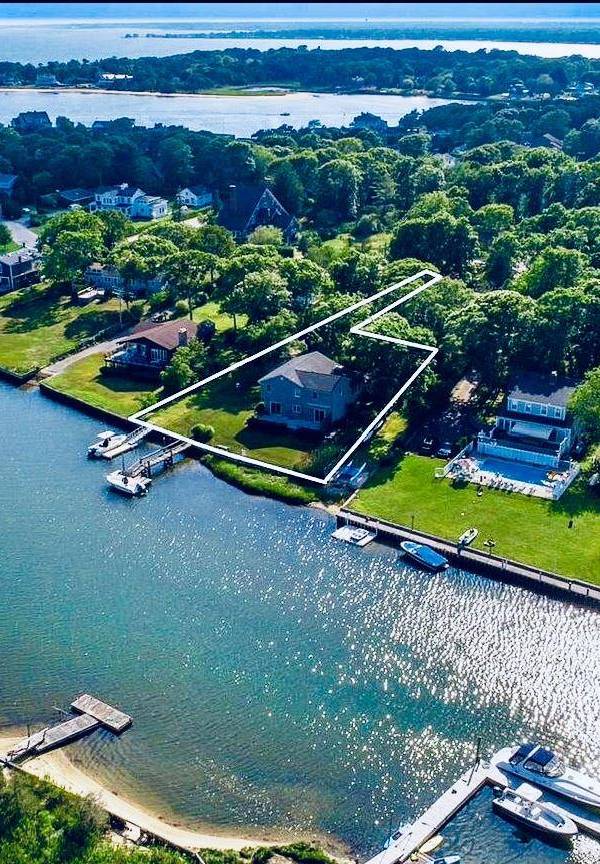 Casa de 6 Dormitorios Frente al Mar en Venta en Hampton Bays - Nueva York - EE. UU.