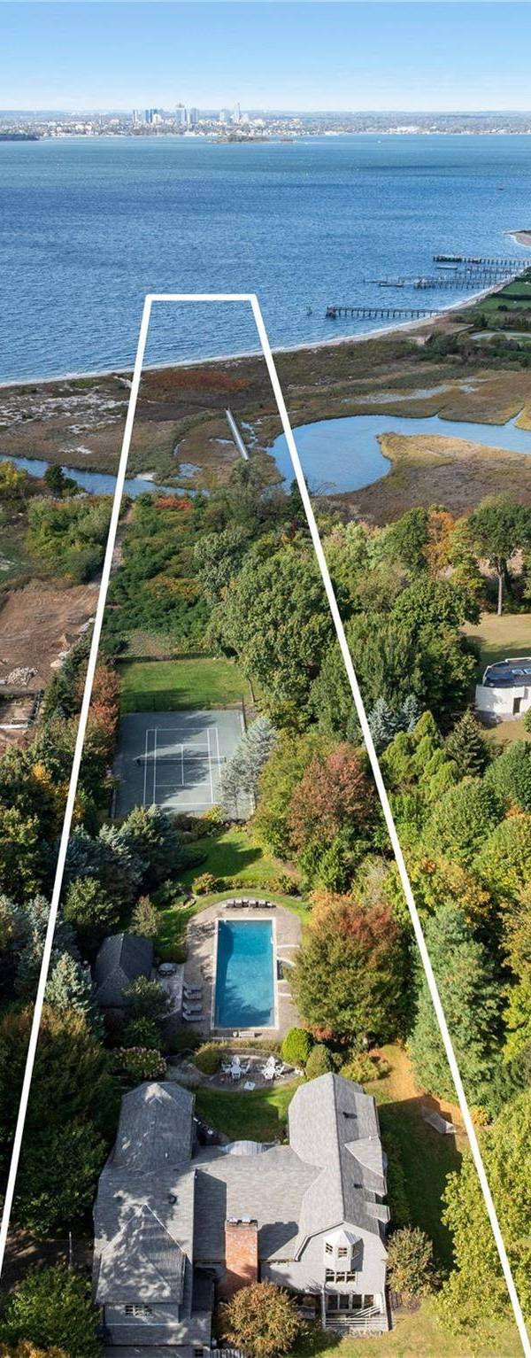 6 Bedroom Waterfront Home for Sale in Sands Point - NY - USA