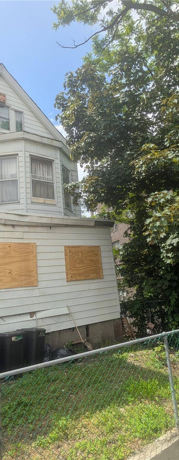 Casa de 6 Dormitorios en Venta en Bronx - Nueva York - EE. UU.