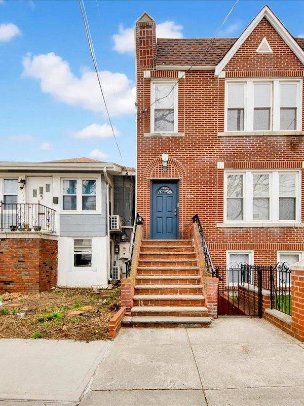 Casa de 6 Dormitorios en Venta en Bronx - Nueva York - EE. UU.