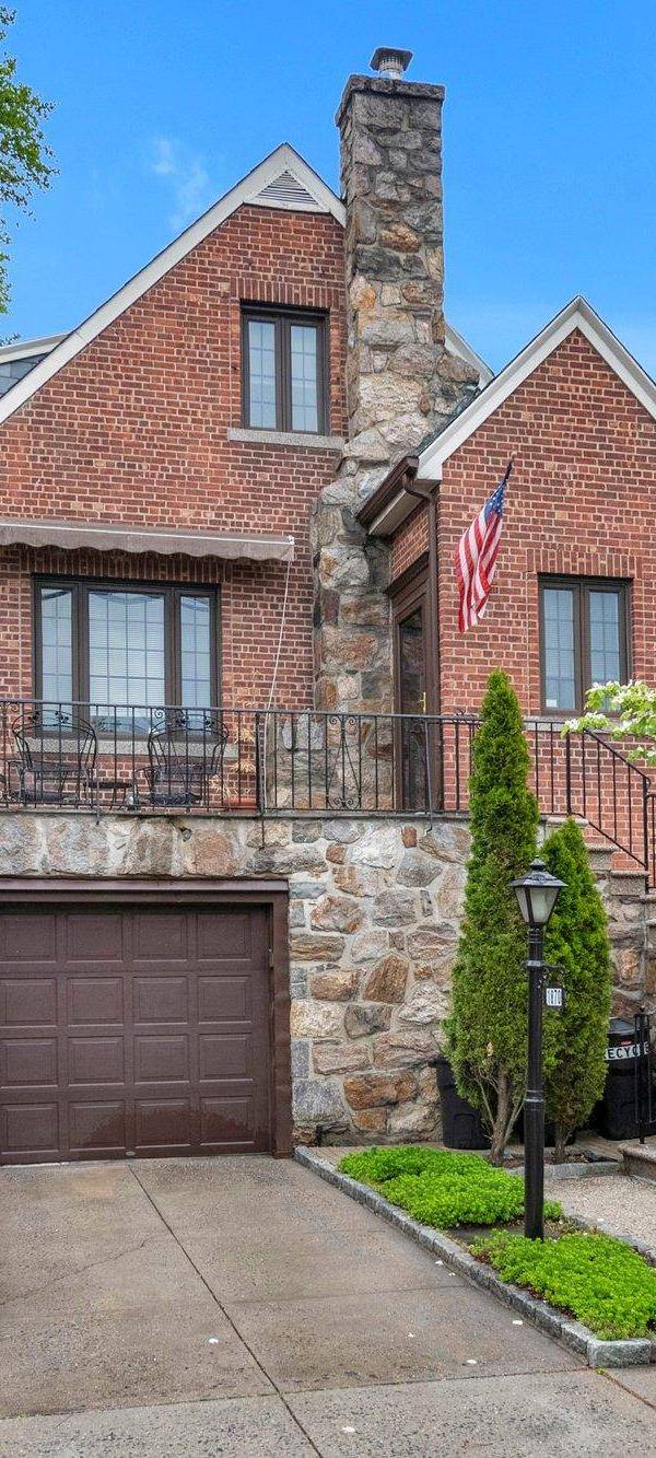 Casa de 6 Dormitorios en Venta en Bronx - Nueva York - EE. UU.