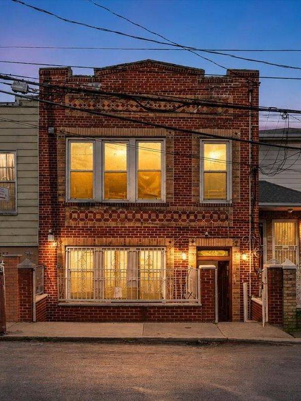 Casa de 6 Dormitorios en Venta en Brooklyn - Nueva York - EE. UU.