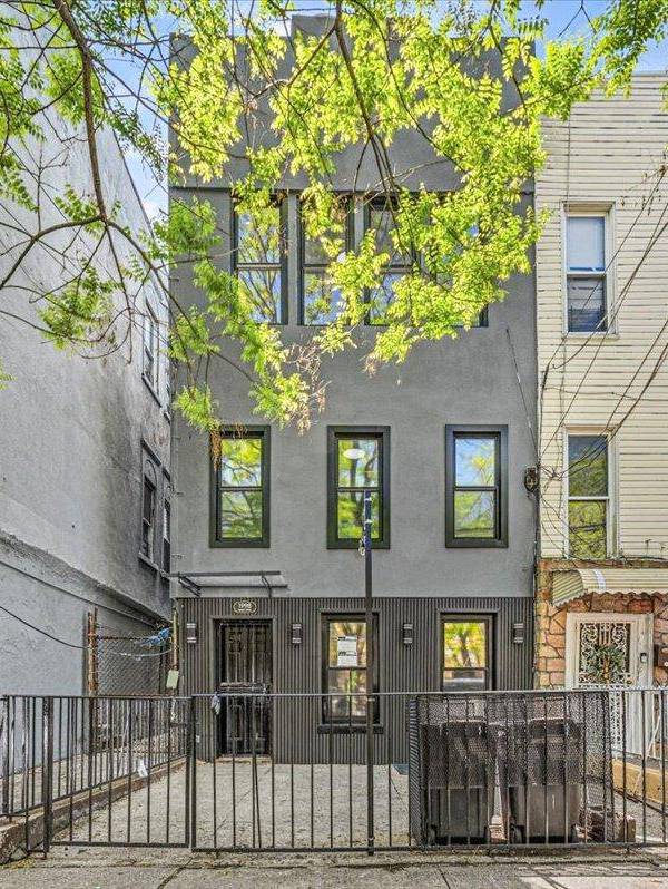 Casa de 6 Dormitorios en Venta en Brooklyn - Nueva York - EE. UU.
