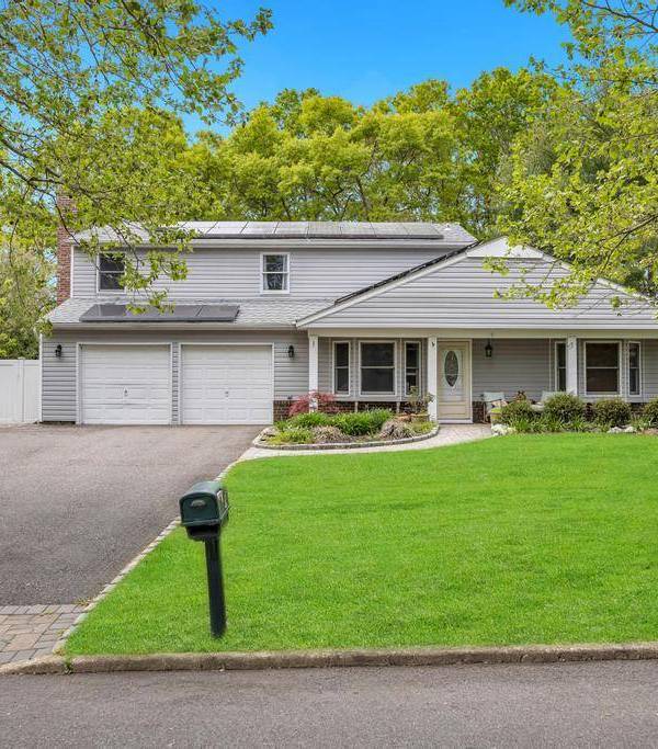 Casa de 6 Dormitorios en Venta en Coram - Nueva York - EE. UU.