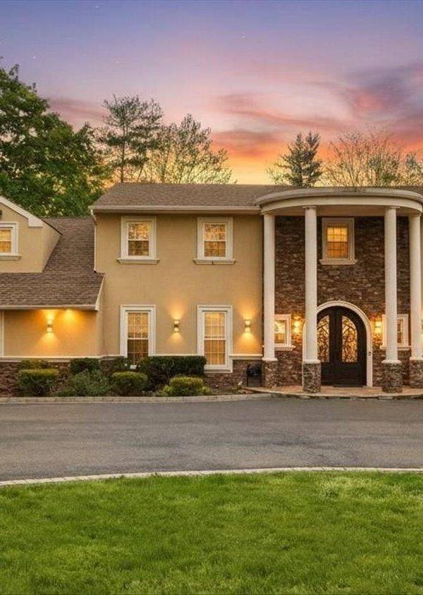 Casa de 6 Dormitorios en Venta en Dix Hills - Nueva York - EE. UU.
