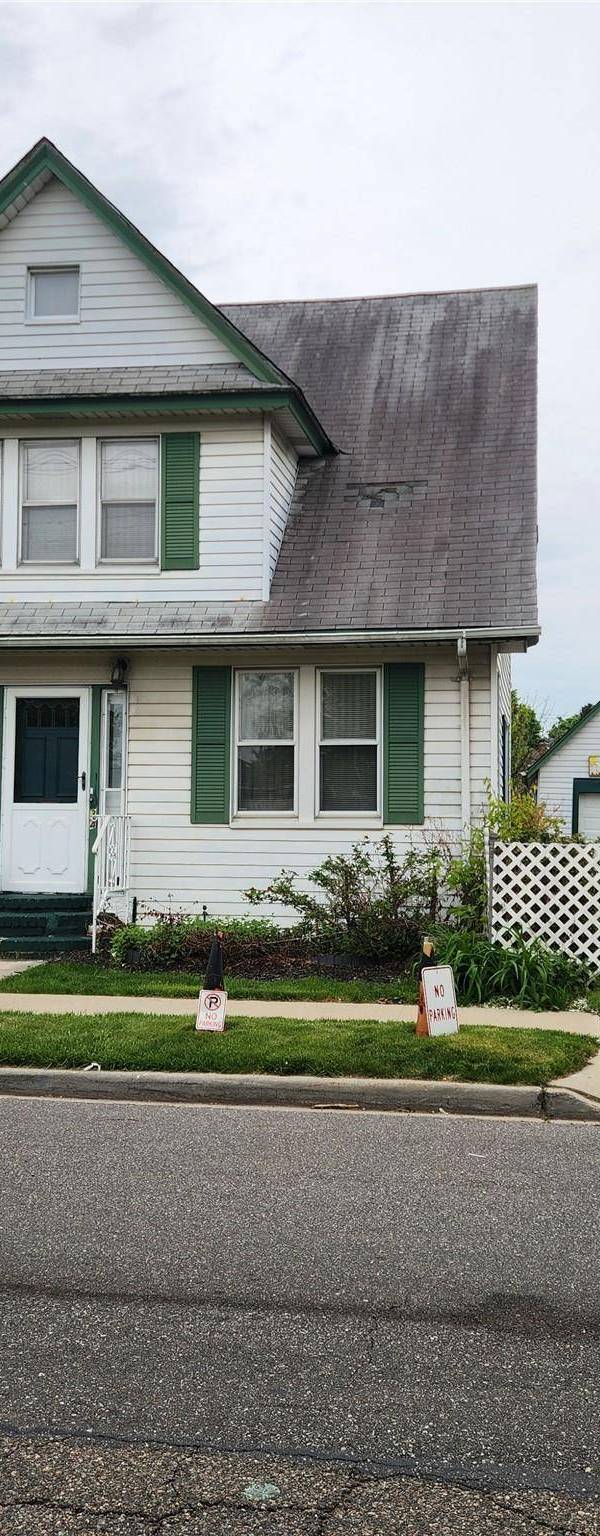 Casa de 6 Dormitorios en Venta en Hempstead - Nueva York - EE. UU.