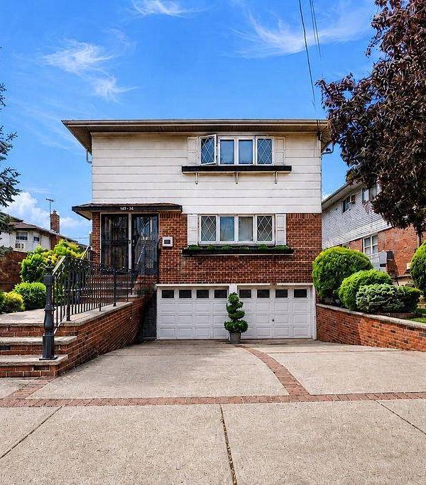 Casa com 6 Quartos à Venda em Howard Beach - Nova Iorque - EUA