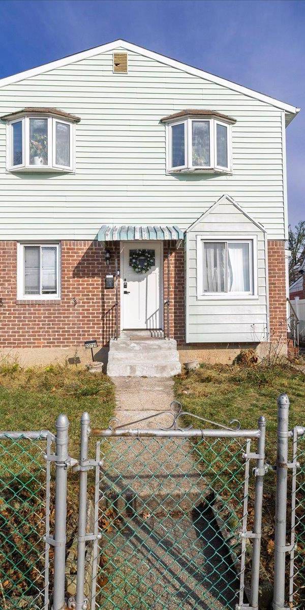 Casa com 6 Quartos à Venda em Queens Village - Nova Iorque - EUA