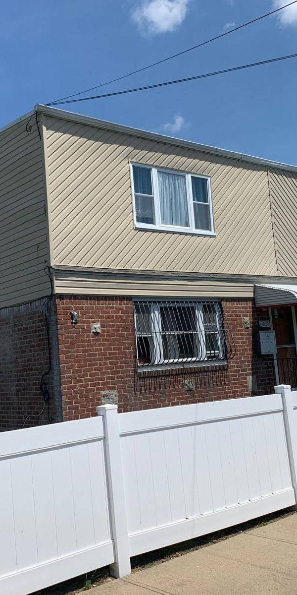 Casa com 6 Quartos à Venda em Queens Village - Nova Iorque - EUA